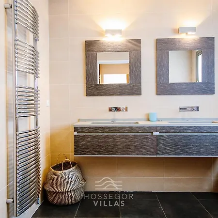 Villa Lotus *